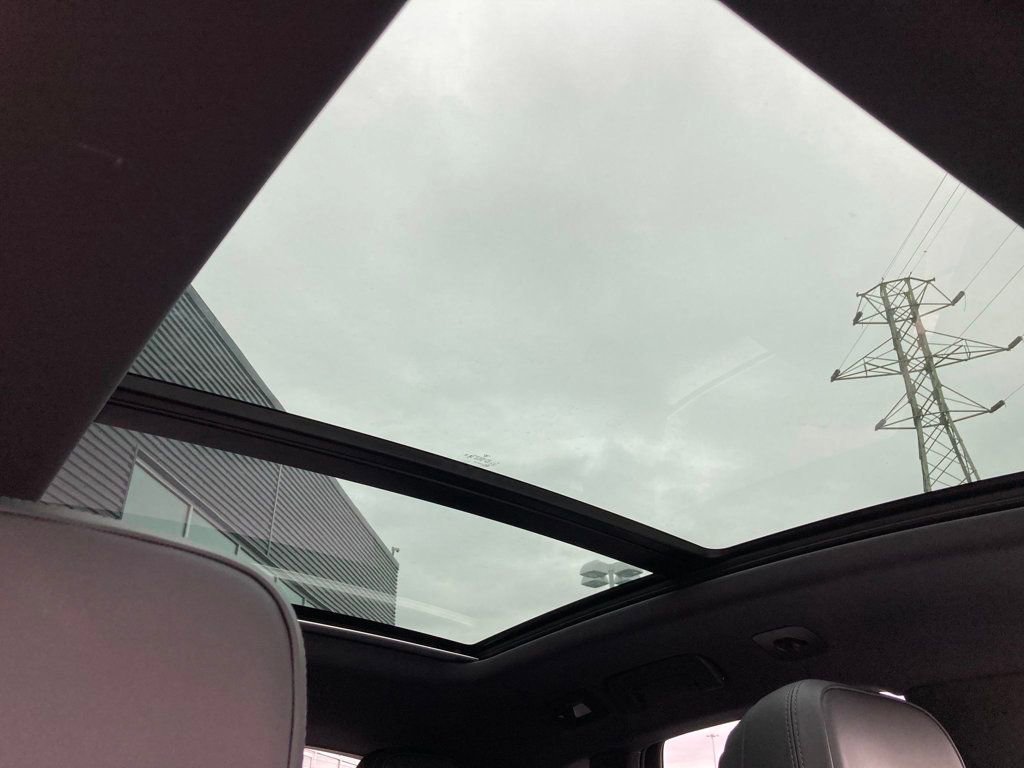 Used 2024 Porsche Macan image 30