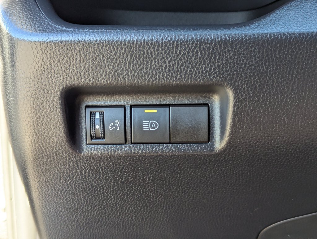 Used 2025 Toyota RAV4 XLE FWD image 31