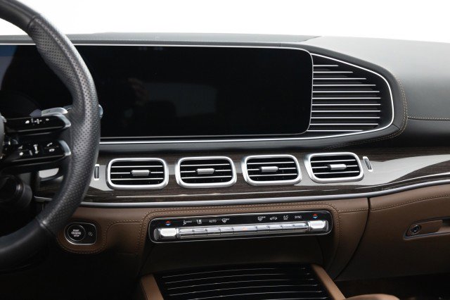 Used 2024 Mercedes-Benz GLS 63 AMG 4MATIC image 32