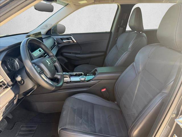 Used 2025 Mitsubishi Outlander SE FWD image 17