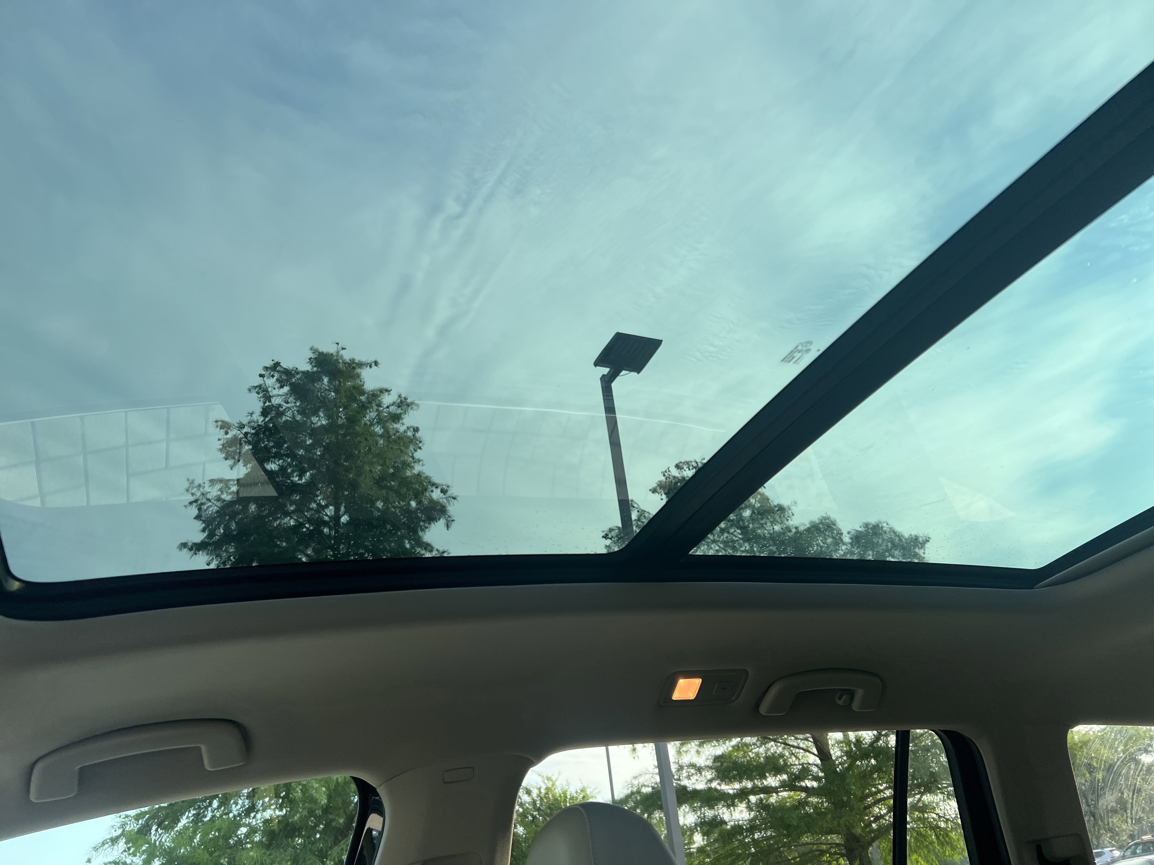 Used 2019 Volkswagen Atlas SE w/ Panoramic Sunroof Package FWD image 25