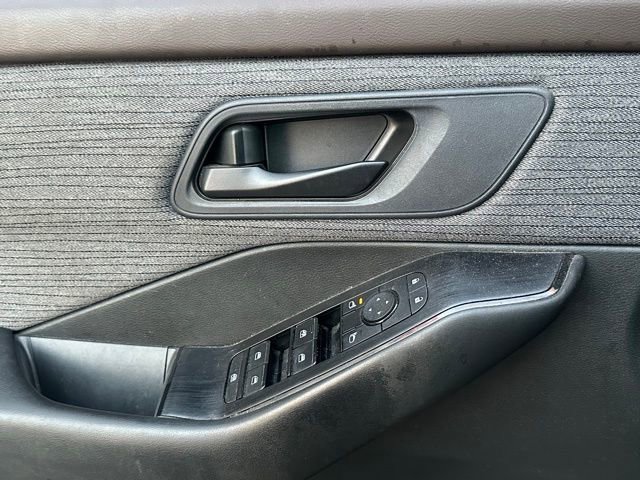 Used 2023 Nissan Rogue S image 7