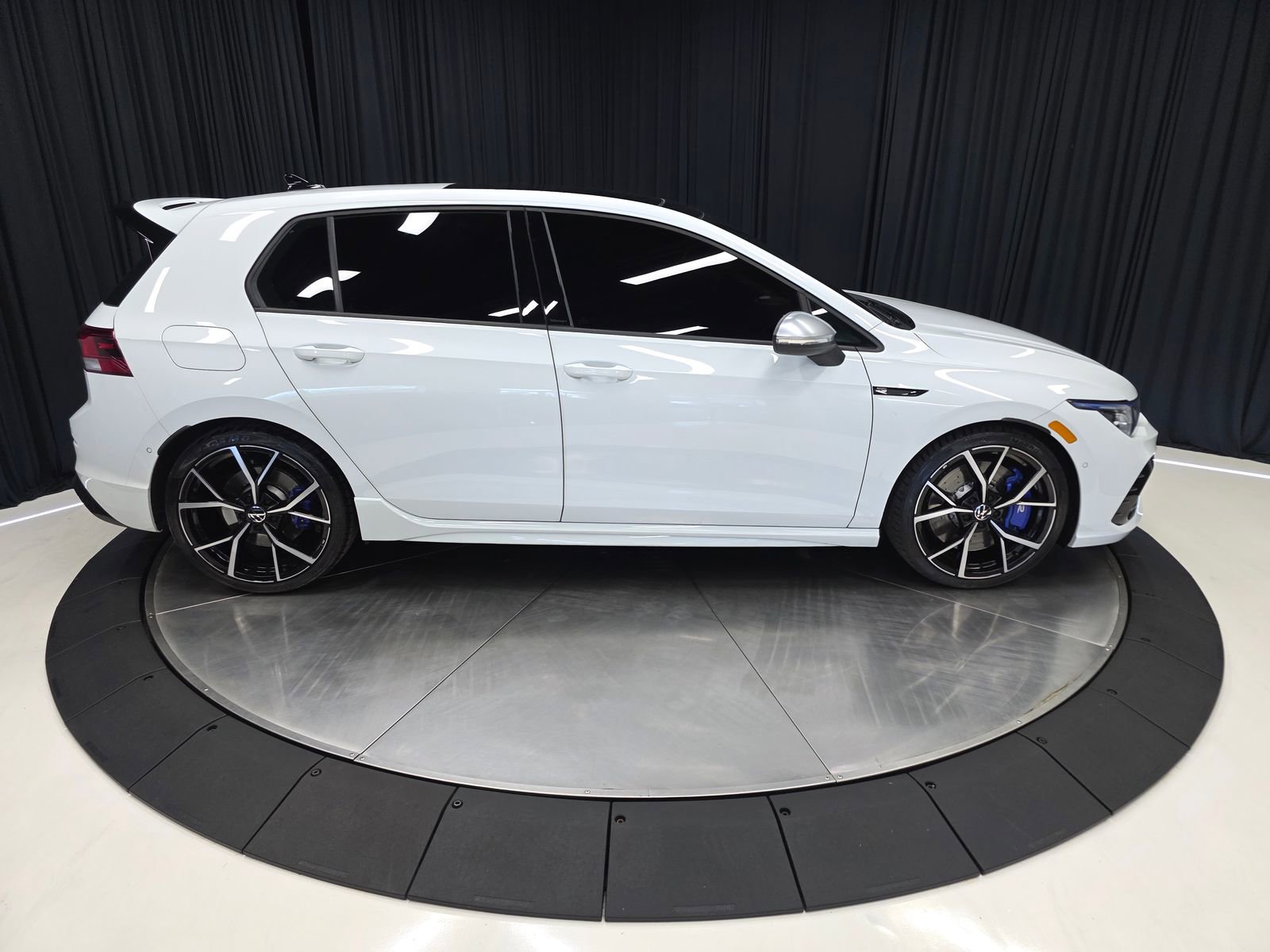Used 2022 Volkswagen Golf R image 12