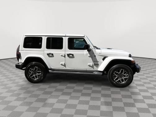 Used 2024 Jeep Wrangler Unlimited Sahara AWD/4WD image 2