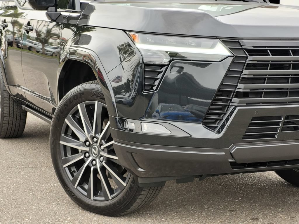 Used 2026 Lexus GX 550 w/ Accessory Package (31) AWD/4WD image 4