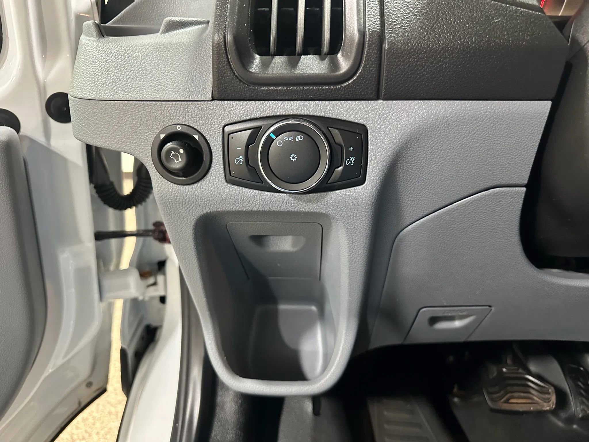Used 2019 Ford Transit 150 XL image 42