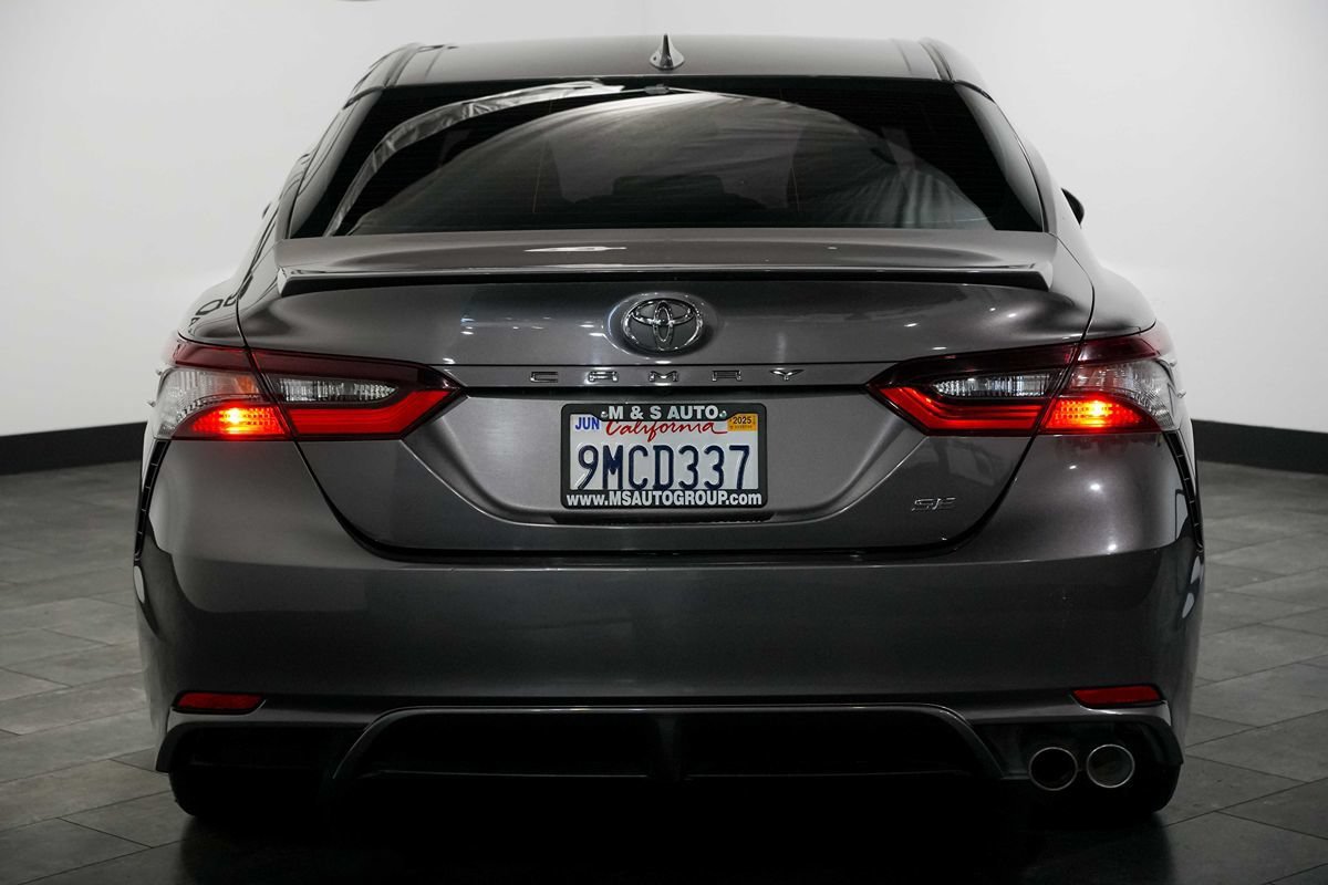 Used 2021 Toyota Camry SE FWD image 5