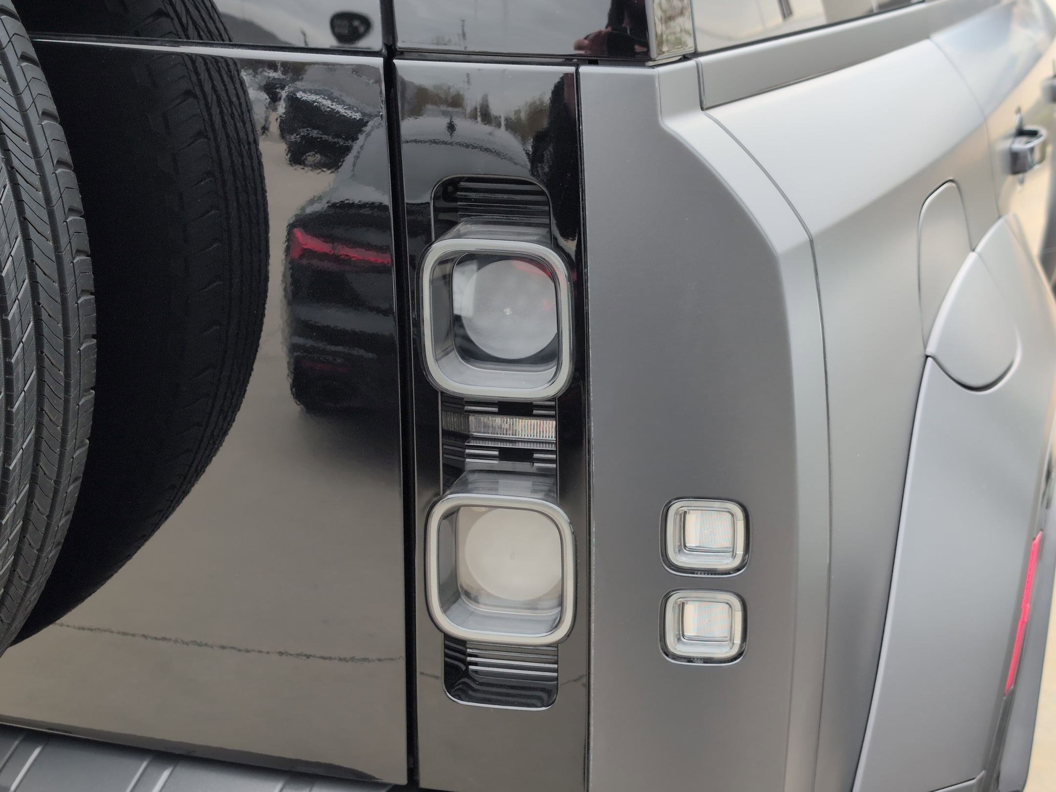 Used 2025 Land Rover Defender 110 image 11