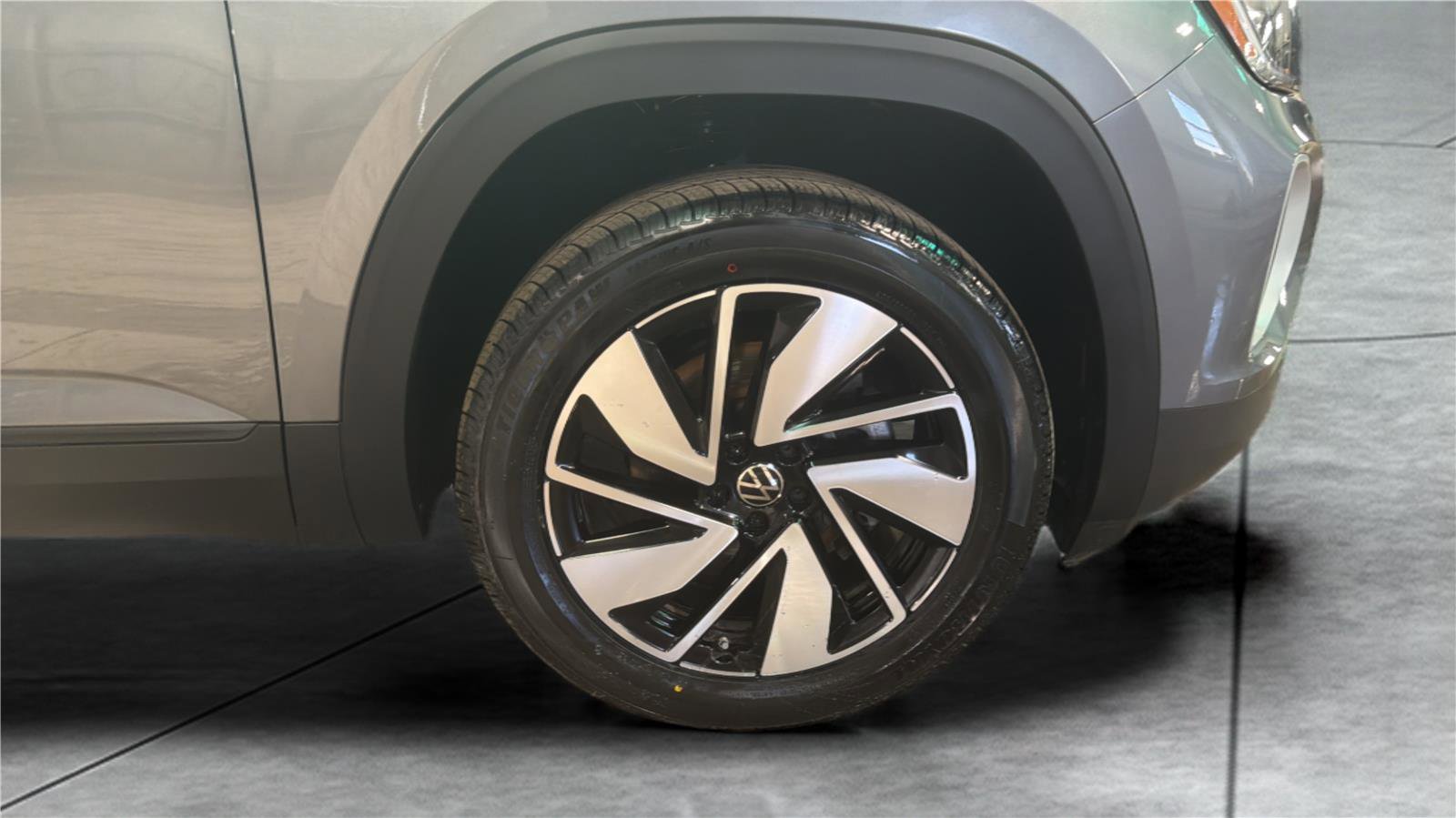 Used 2025 Volkswagen Atlas SE FWD image 25