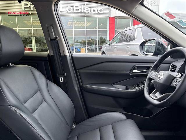 Certified 2025 Nissan Rogue SL w/ Tech Package AWD/4WD image 11