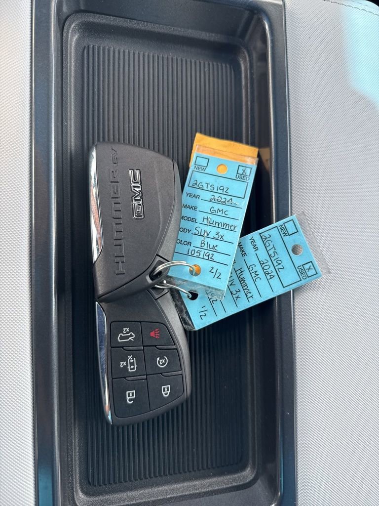 Used 2024 GMC Hummer EV 3X w/ LPO, Illumination Package image 41