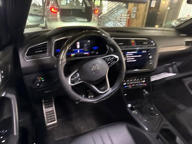 Used 2022 Volkswagen Tiguan SE R-Line FWD image 6