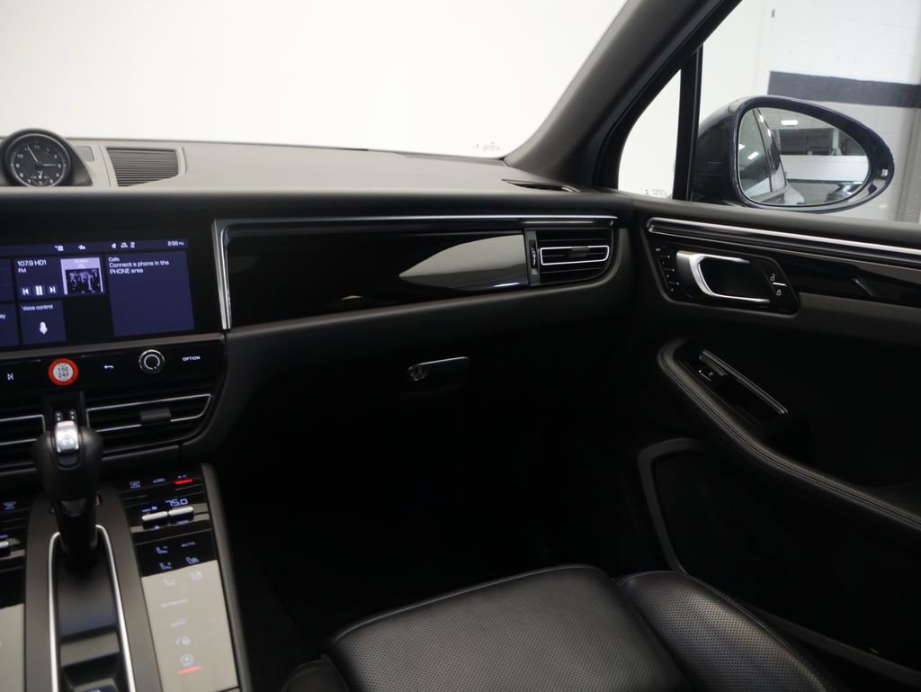 Certified 2023 Porsche Macan image 33