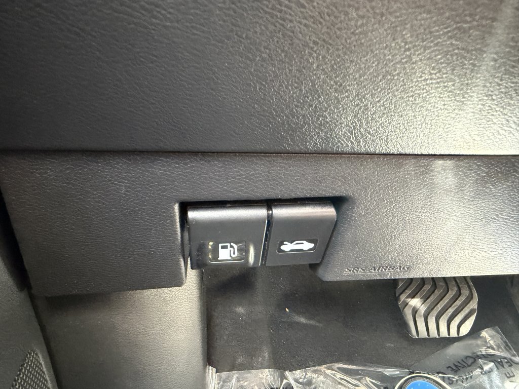 Used 2025 Nissan Versa SR w/ Trunk Package FWD image 25