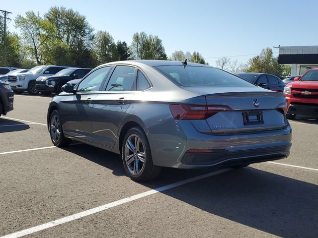 Used 2022 Volkswagen Jetta SE FWD image 4