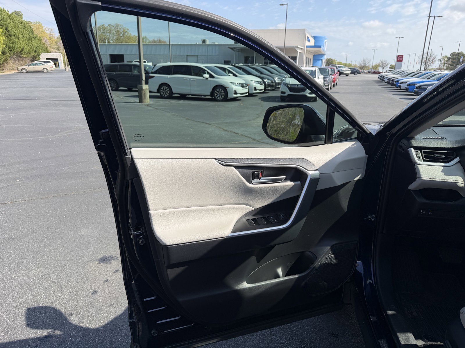 Used 2025 Toyota RAV4 XLE Premium image 20