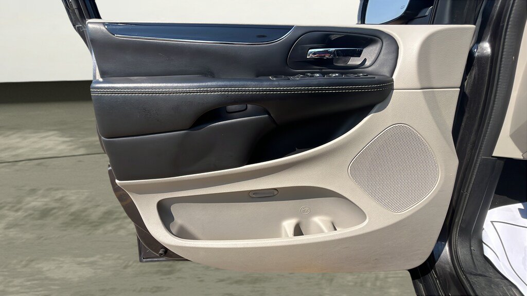 Used 2018 Dodge Grand Caravan SXT FWD image 15