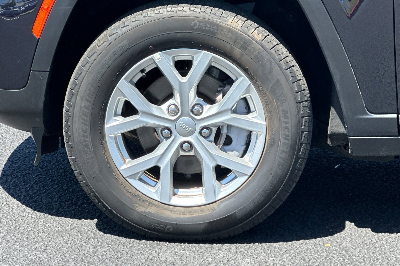 Used 2023 Jeep Grand Cherokee Limited w/ Trailer Tow Prep Group (B) AWD/4WD image 11