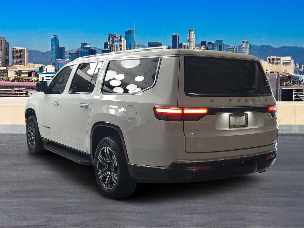 Used 2024 Jeep Wagoneer L Series II w/ Flexible Seating Group RWD image 5