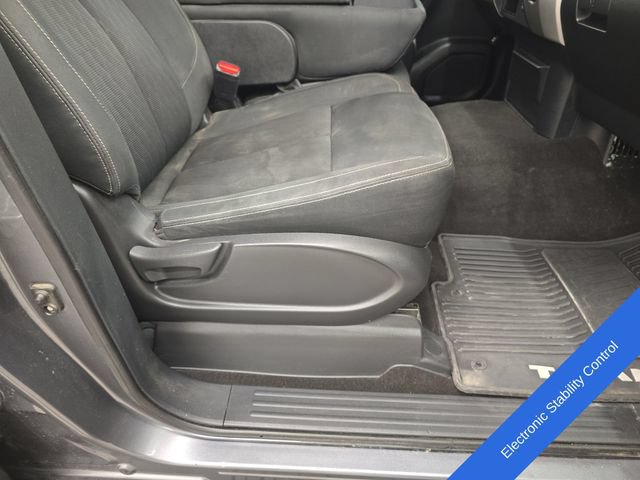 Used 2019 Nissan Titan SV AWD/4WD image 10