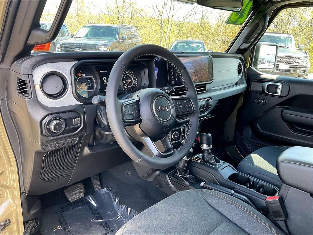 Used 2025 Jeep Wrangler Sport AWD/4WD image 8