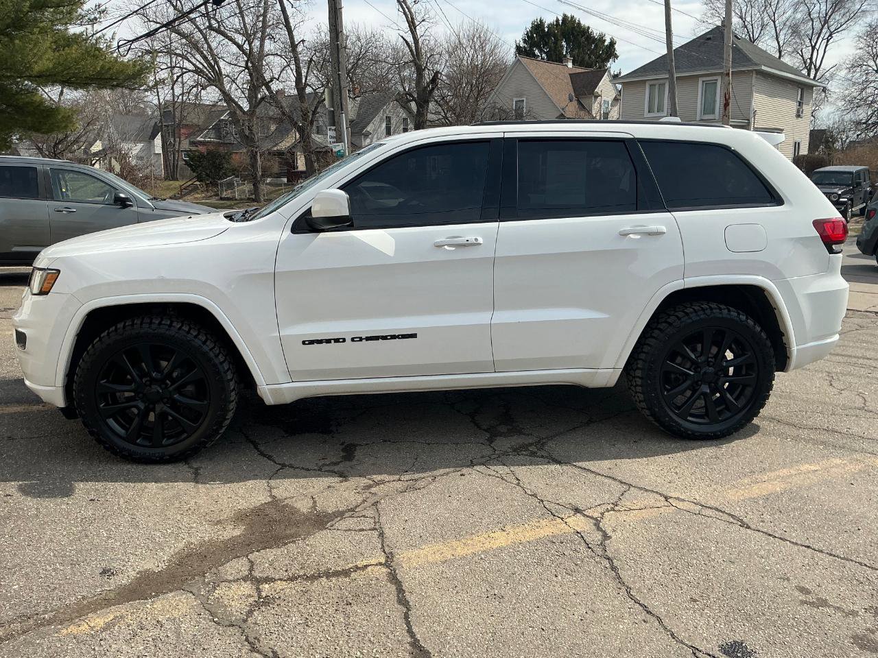 Used 2018 Jeep Grand Cherokee Altitude image 6