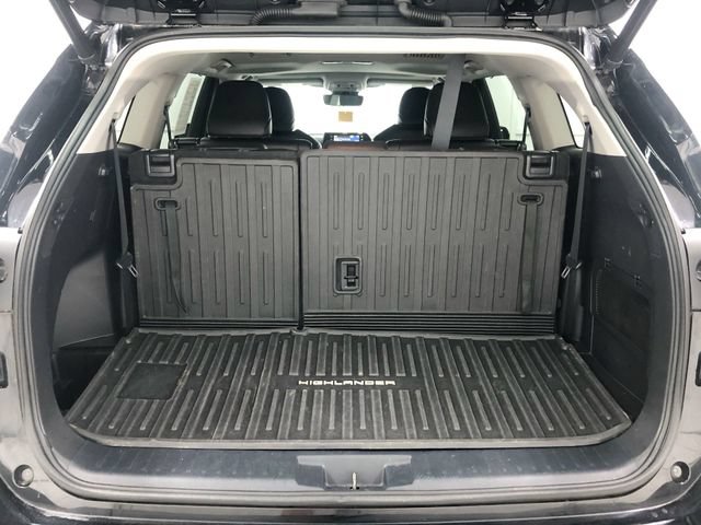 Used 2022 Toyota Highlander XLE AWD/4WD image 24