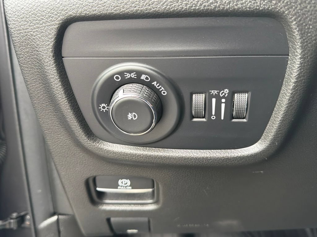 Used 2022 Jeep Grand Cherokee L Limited AWD/4WD image 26