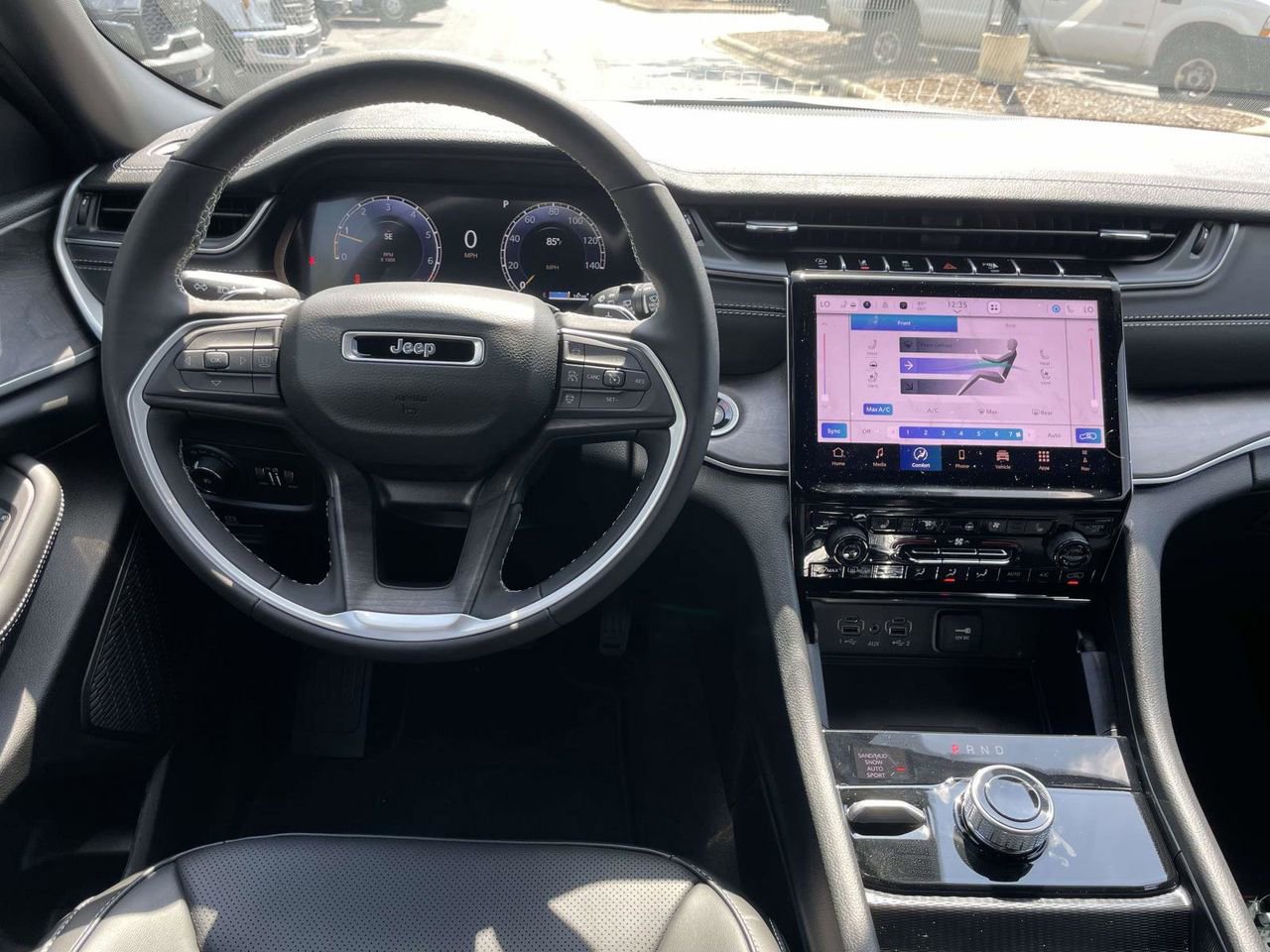 New 2025 Jeep Grand Cherokee L Limited w/ Luxury Tech Group II image 11