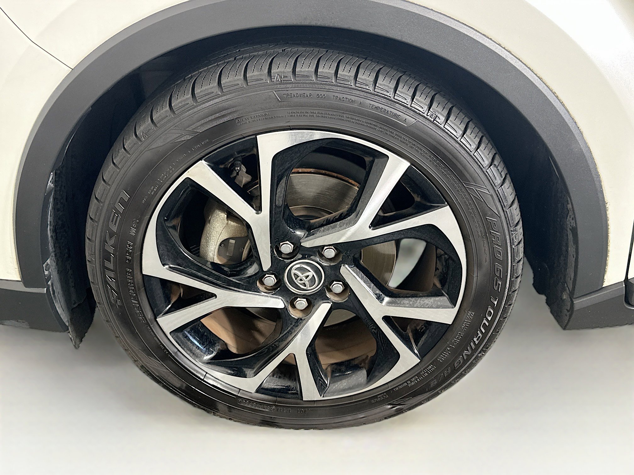 Used 2018 Toyota C-HR XLE FWD image 11