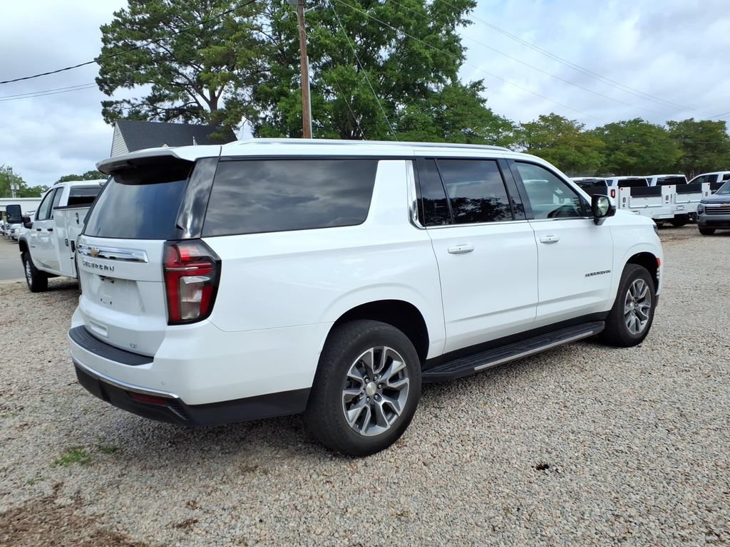 Used 2024 Chevrolet Suburban LT w/ LT Signature Plus Package AWD/4WD image 3