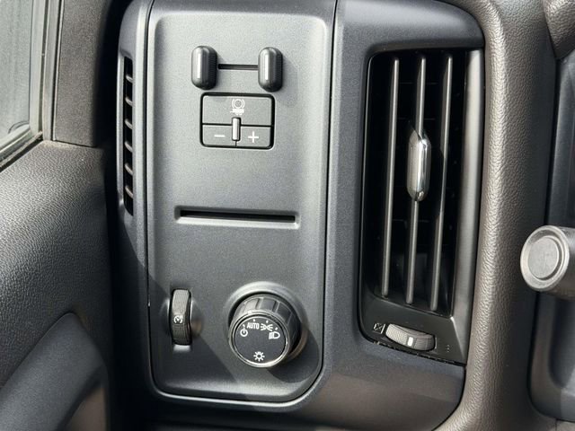 Used 2018 Chevrolet Silverado 1500 Custom w/ Custom Value Package image 19