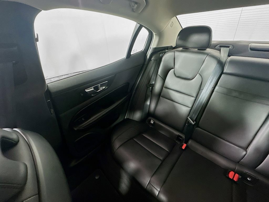 Used 2022 Volvo S60 B5 Momentum image 12