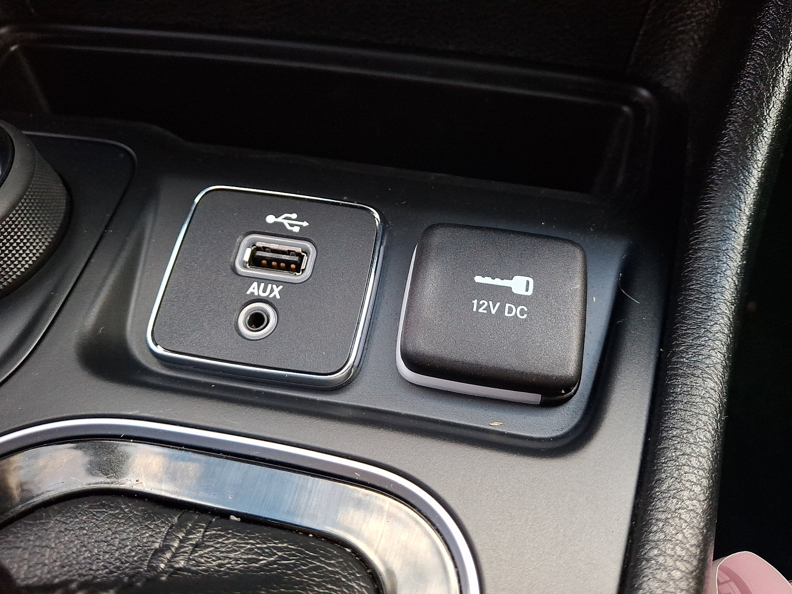 Used 2019 Jeep Cherokee Limited AWD/4WD image 23