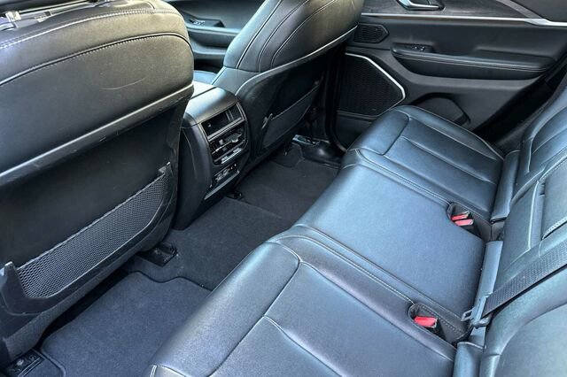 Used 2023 Jeep Grand Cherokee Limited image 9