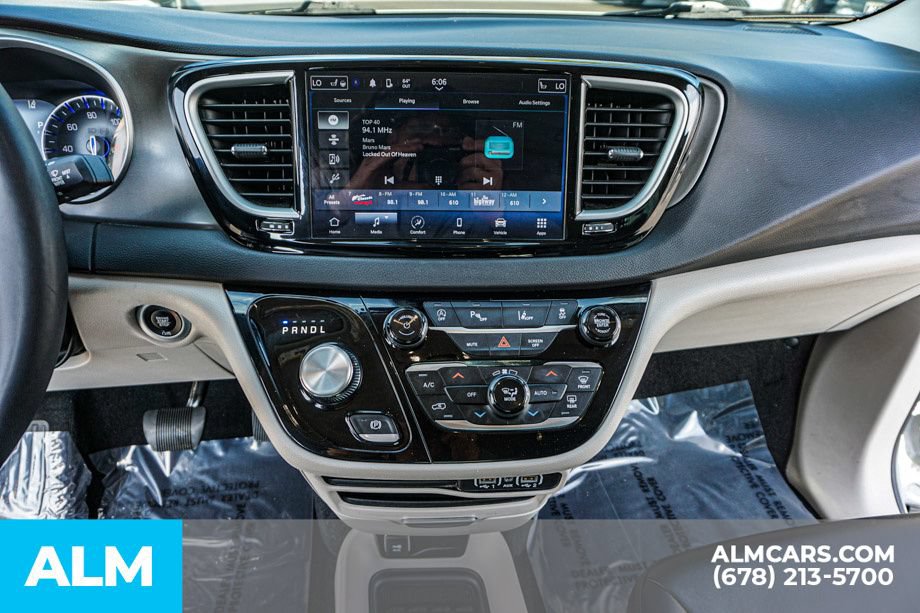 Used 2024 Chrysler Pacifica Touring-L FWD image 44