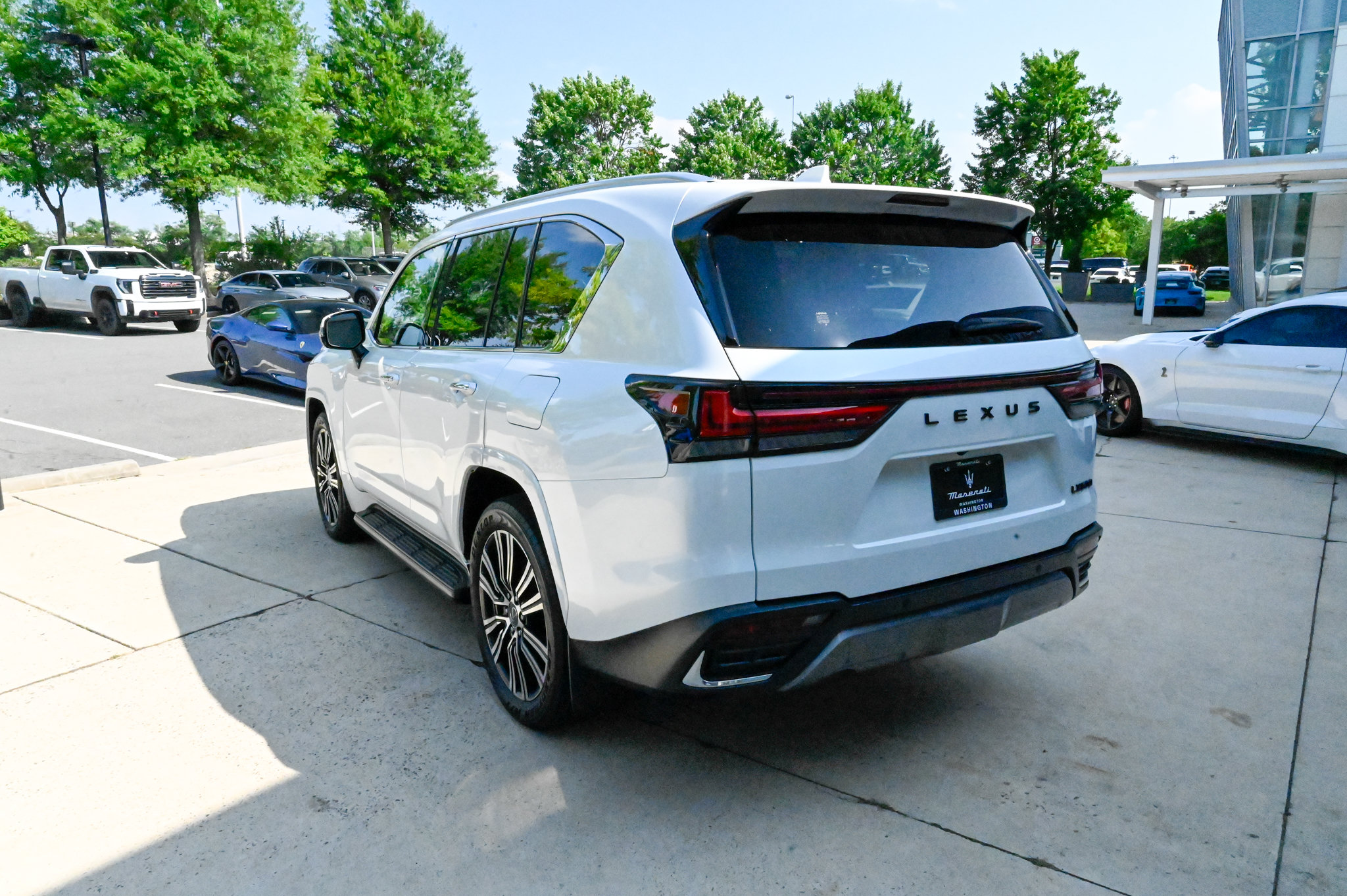 Used 2025 Lexus LX 600 4WD w/ Accessory Package (2T) image 7