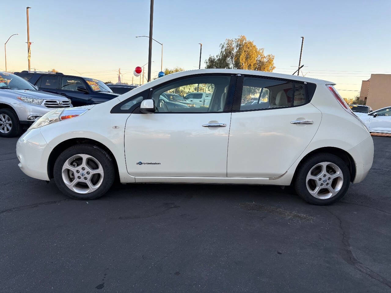Used 2011 Nissan Leaf SL image 5
