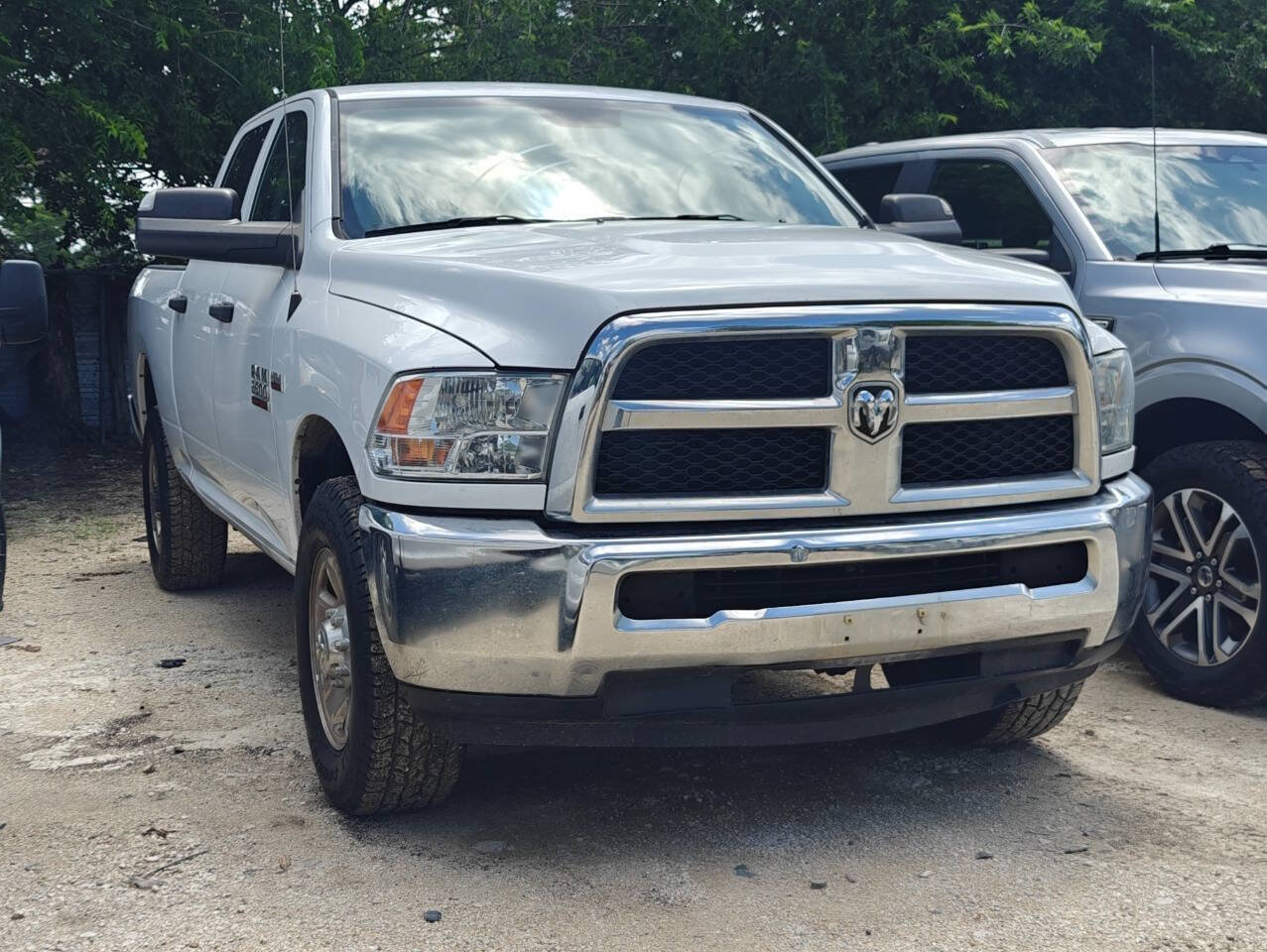 Used 2018 RAM 2500 Tradesman w/ Chrome Appearance Group RWD image 2