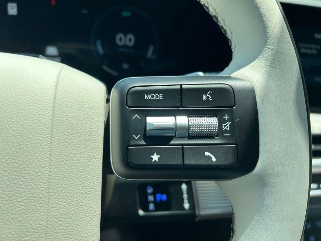 New 2025 Hyundai Santa Fe Calligraphy FWD image 38