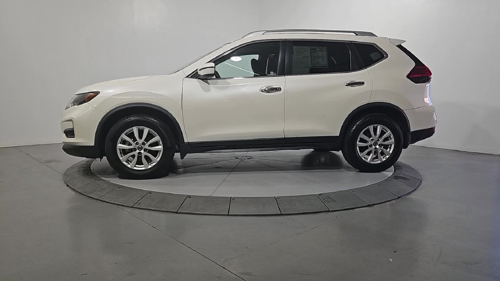 Used 2017 Nissan Rogue SV AWD/4WD image 2