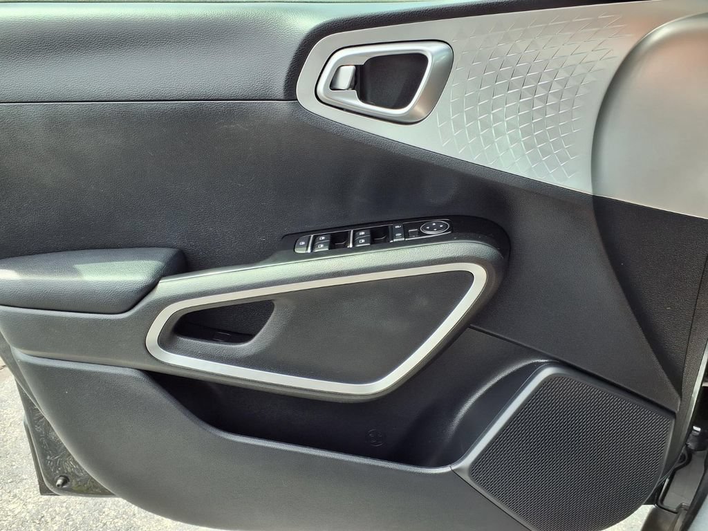 Used 2023 Kia Soul LX w/ Option Group 015 FWD image 18