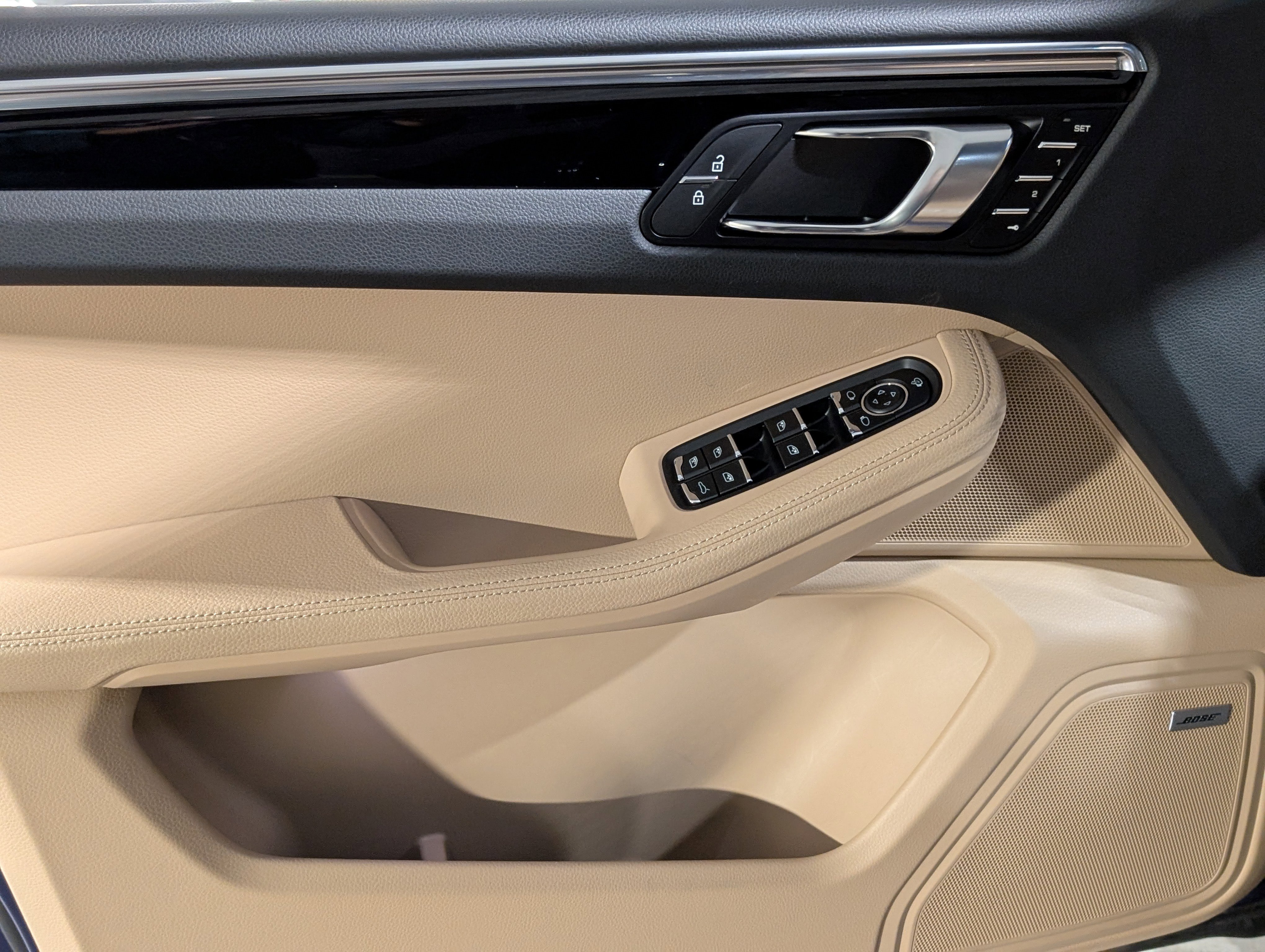 Certified 2025 Porsche Macan image 18