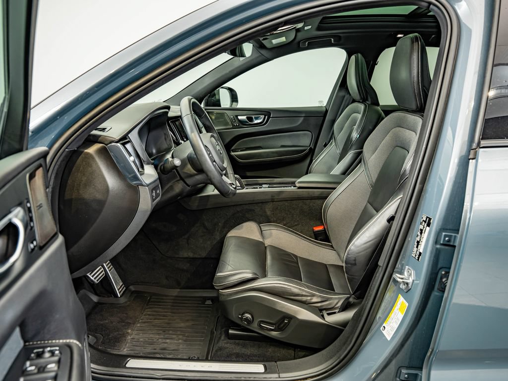 Used 2022 Volvo XC60 B5 R-Design w/ Advanced Package AWD/4WD image 32
