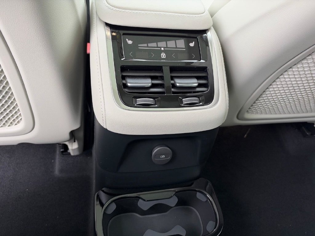 New 2027 Volvo XC90 T8 Ultra AWD/4WD image 11