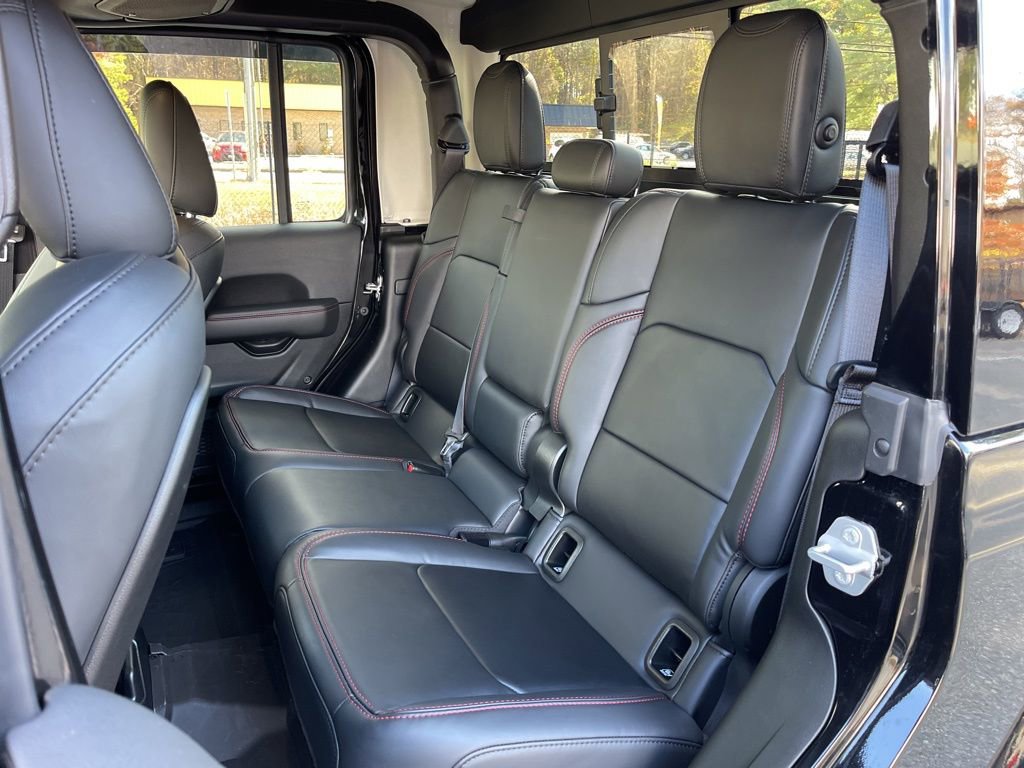 Used 2025 Jeep Gladiator Rubicon w/ Convenience Group image 20