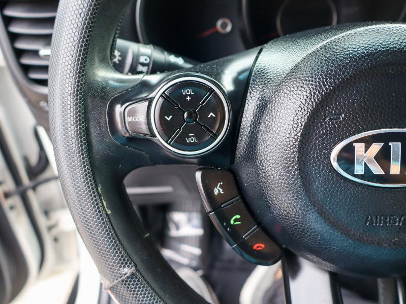 Used 2016 Kia Soul + image 14