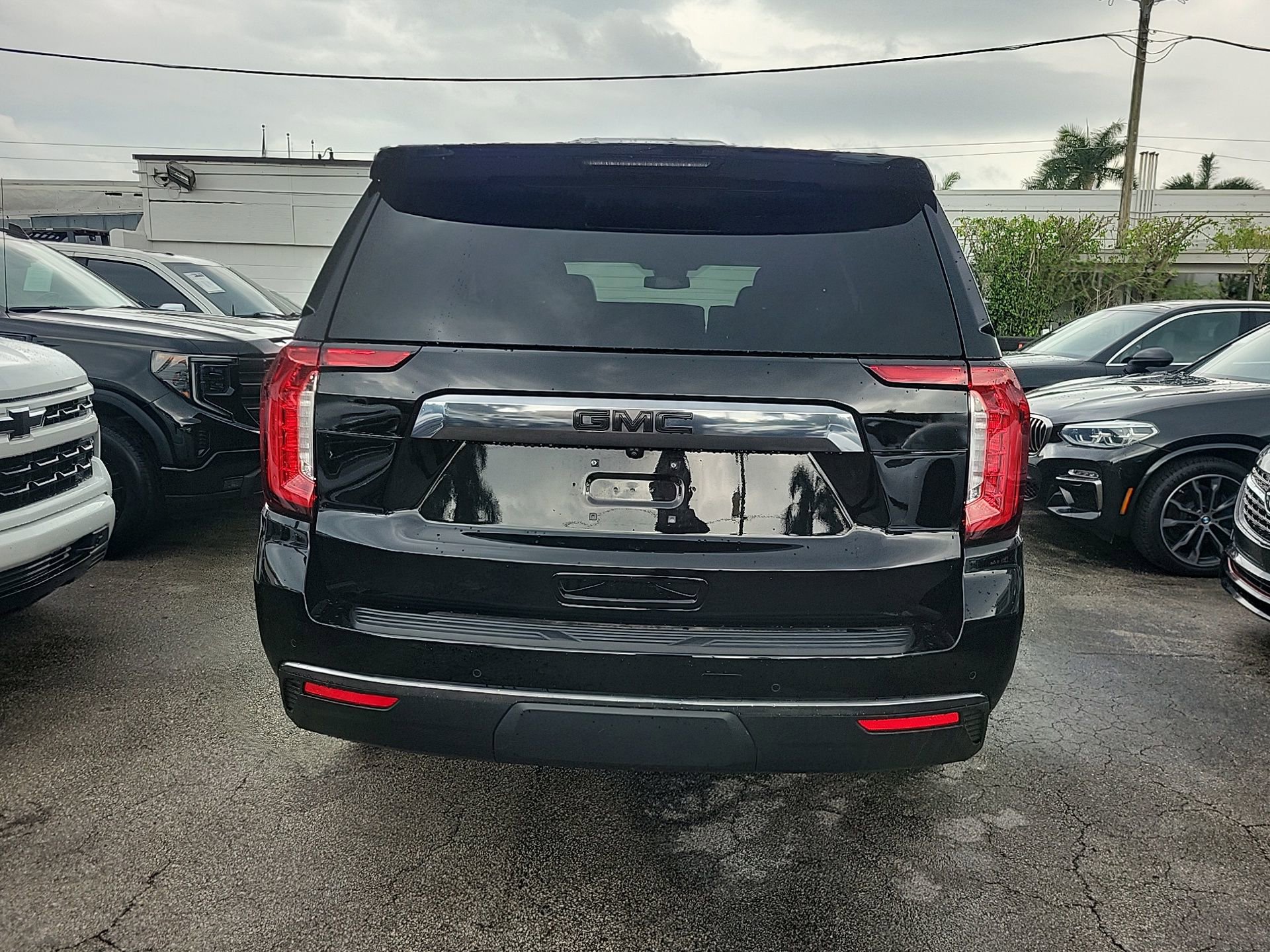 Used 2024 GMC Yukon AT4 w/ AT4 Premium Package image 12