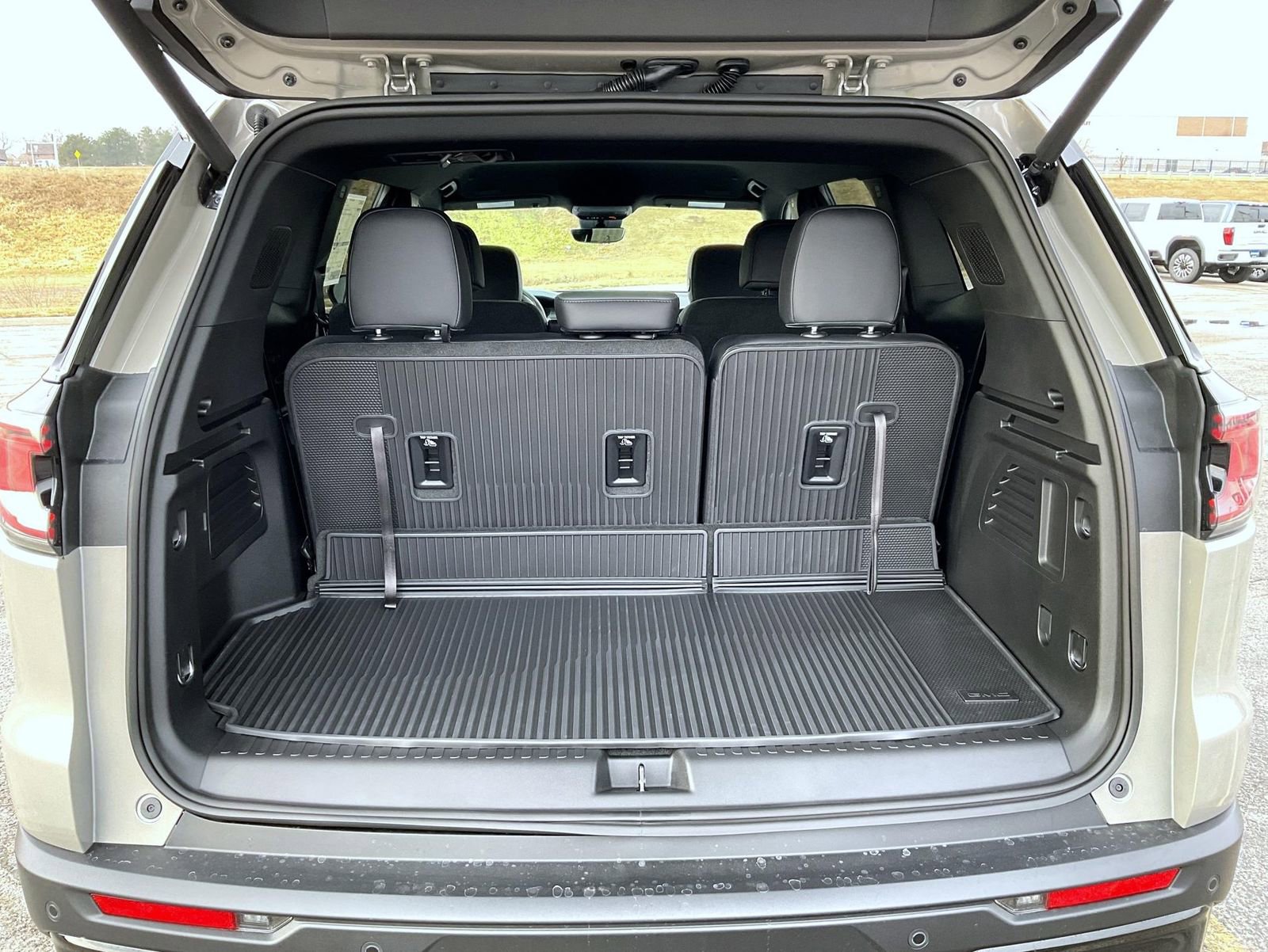 New 2026 GMC Acadia AT4 w/ Luxury Package image 22