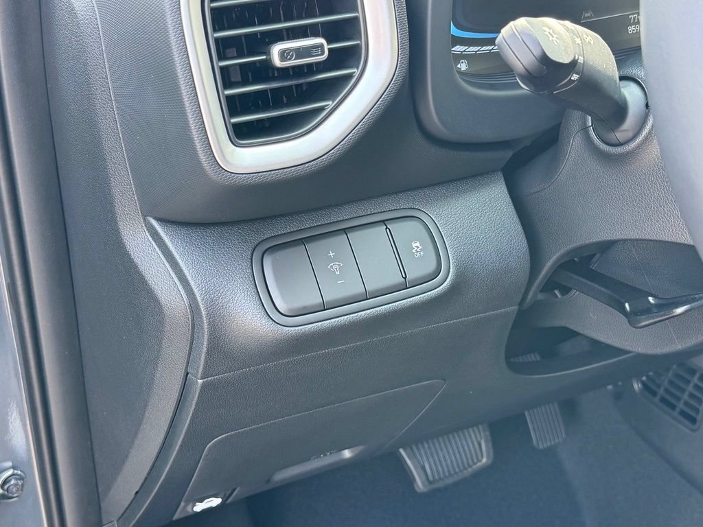 Certified 2026 Hyundai Venue SEL FWD image 39